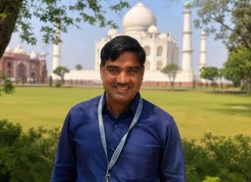 Nadir Hussain, guide touristique francophone